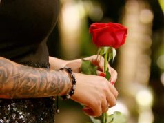 Diese Woche vergaben die Damen im Paradies die Rosen. (Foto: MG RTL D)