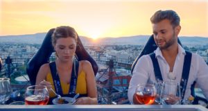 Für Nadine und Daniel geht es bei ihrem Einzeldate in Athen bei einem "Dinner in the Sky" hoch hinaus. (Foto: MG RTL D)