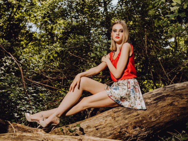 Simone Seckellehner hat momentan viele Modeljobs, hier ist sie für Simone Seckellehner hat momentan viele Modeljobs, hier ist sie für